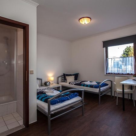 Pension ,,Vier Tore" Neubrandenburg Exterior foto